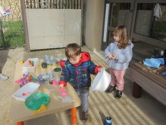 Activité bulles en crèche